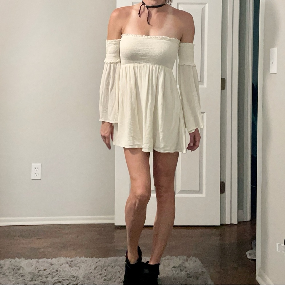 Ecoté Off-The-Shoulder Smocked Dress - Picture 5 of 9